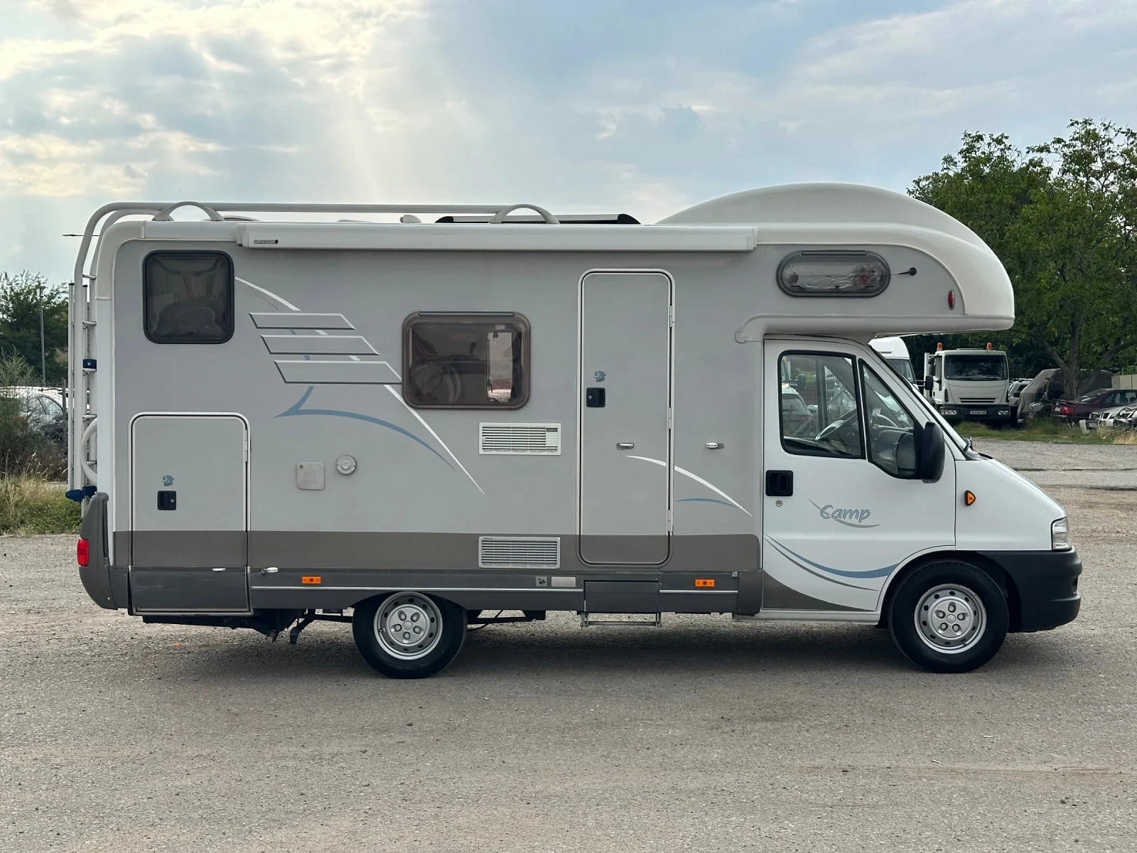Кемпер HYMER / ERIBA C 524 Климатик двигател!Газ!Голям багажник!ШВЕЙЦАЯ, снимка 3 - Каравани и кемпери - 54362468