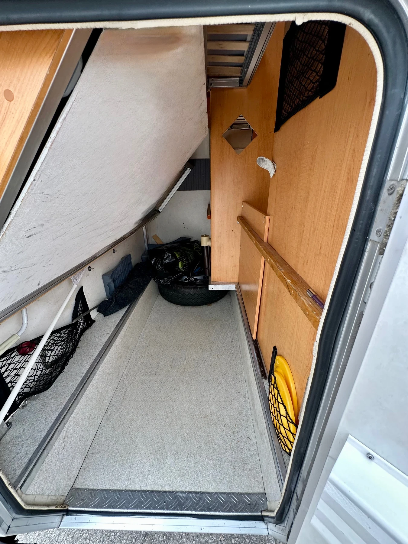 Кемпер HYMER / ERIBA C 524 Климатик двигател!Газ!Голям багажник!ШВЕЙЦАЯ, снимка 16 - Каравани и кемпери - 54362468