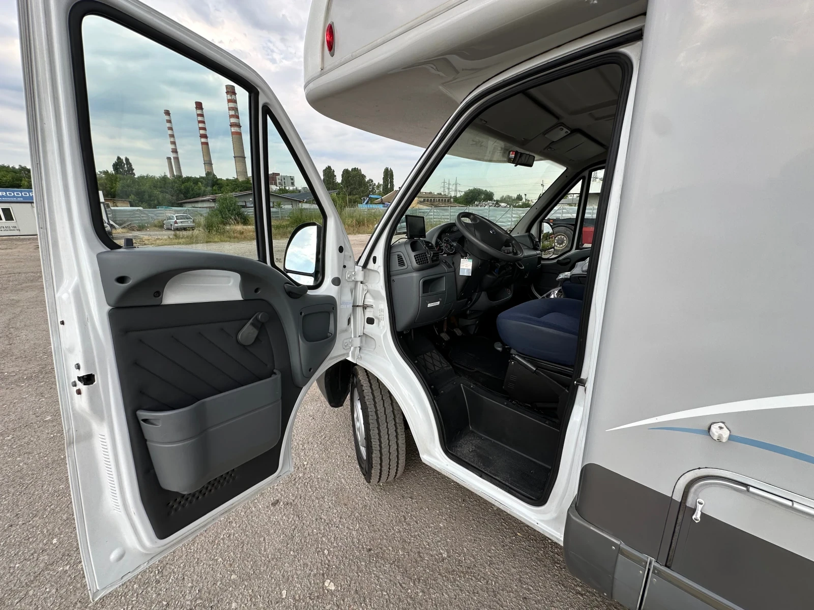 Кемпер HYMER / ERIBA C 524 Климатик двигател!Газ!Голям багажник!ШВЕЙЦАЯ, снимка 14 - Каравани и кемпери - 54362468