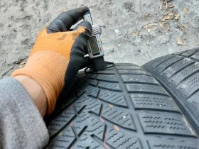 Гуми Зимни 245/40R18, снимка 4 - Гуми и джанти - 39109167