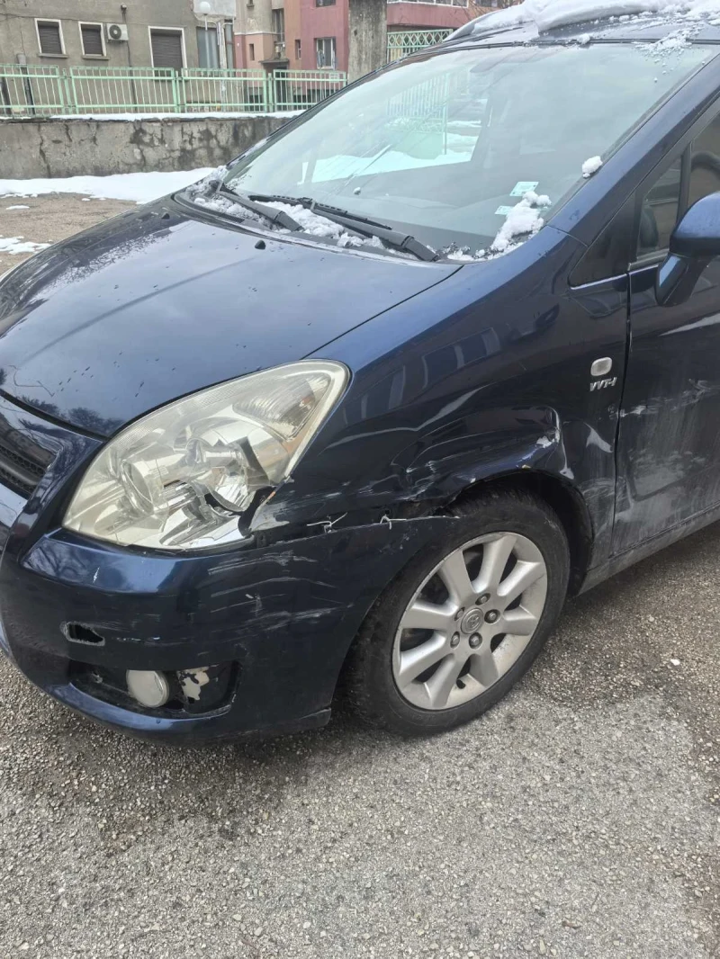 Toyota Corolla verso, снимка 3 - Автомобили и джипове - 48676284