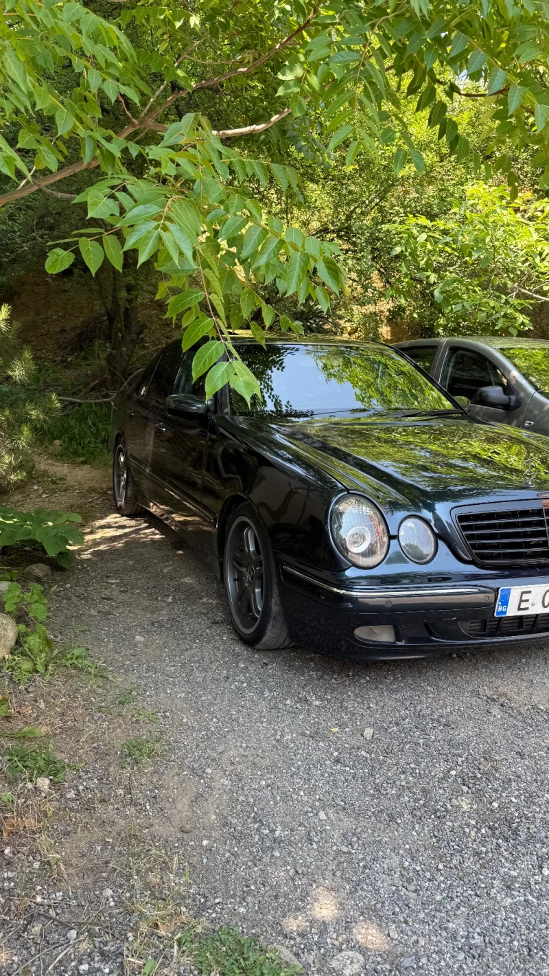 Mercedes-Benz E 320 Пребоядиса и положено керамично покритие, снимка 4 - Автомобили и джипове - 52897512
