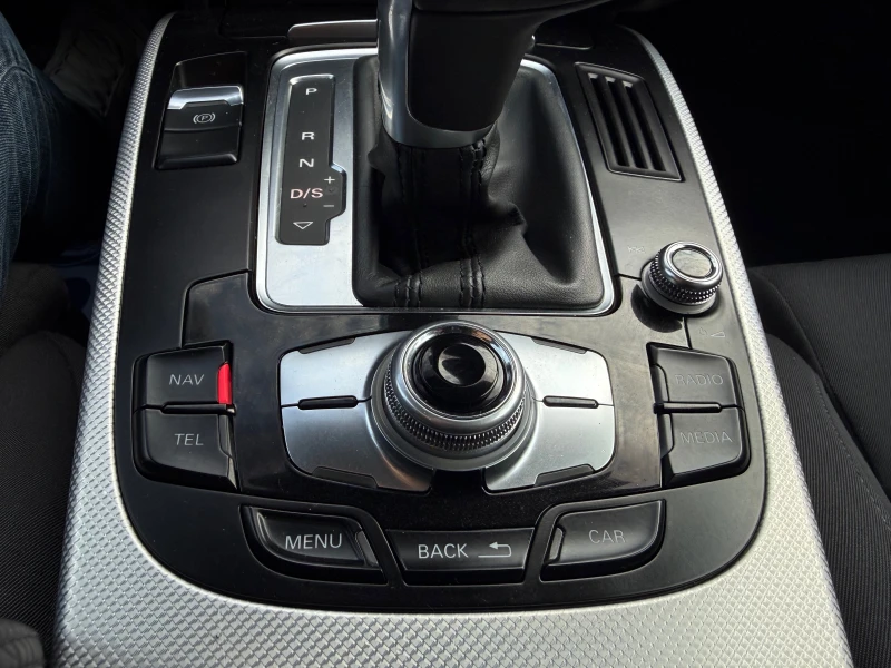 Audi A4 2.0///RECARO///LED///XENON///NAVI///TOP///, снимка 14 - Автомобили и джипове - 51923959