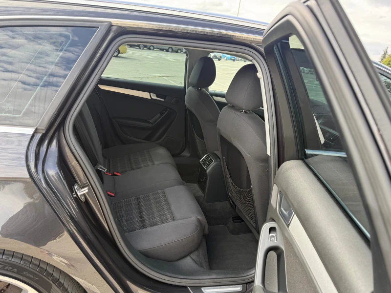 Audi A4 2.0///RECARO///LED///XENON///NAVI///TOP///, снимка 12 - Автомобили и джипове - 51923959