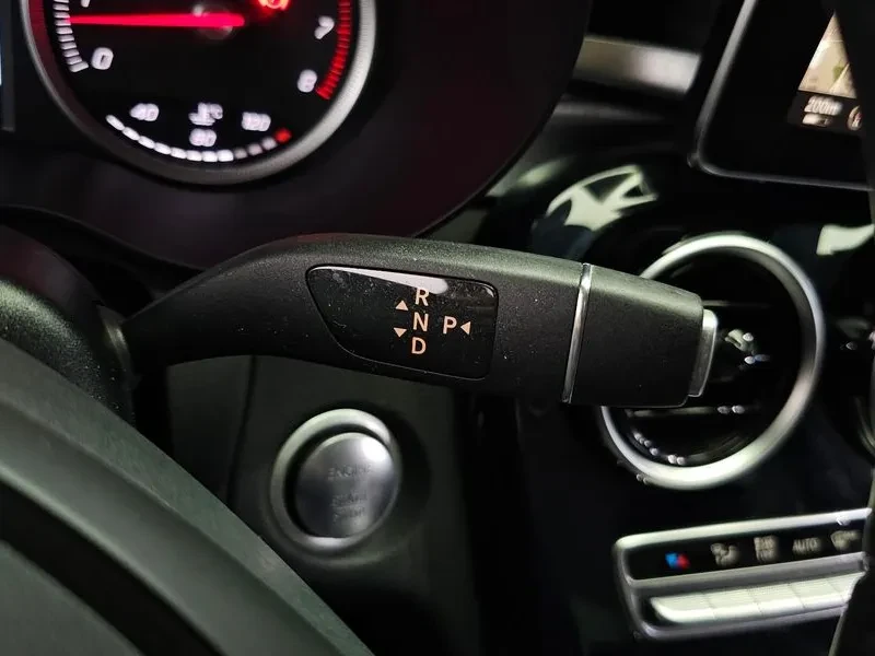 Mercedes-Benz C 200, снимка 17 - Автомобили и джипове - 55110374