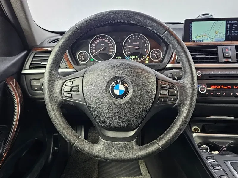 BMW 320 i, снимка 13 - Автомобили и джипове - 55142540