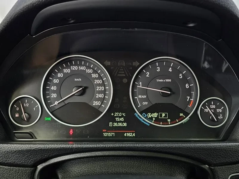 BMW 320 i, снимка 8 - Автомобили и джипове - 55142540