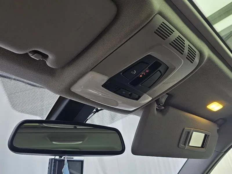 BMW 320 i, снимка 17 - Автомобили и джипове - 55142540