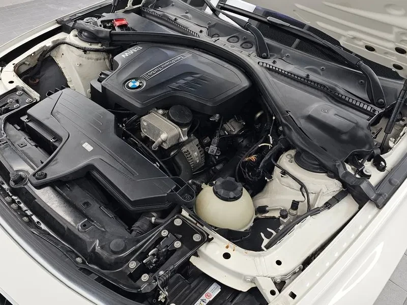 BMW 320 i, снимка 6 - Автомобили и джипове - 55142540