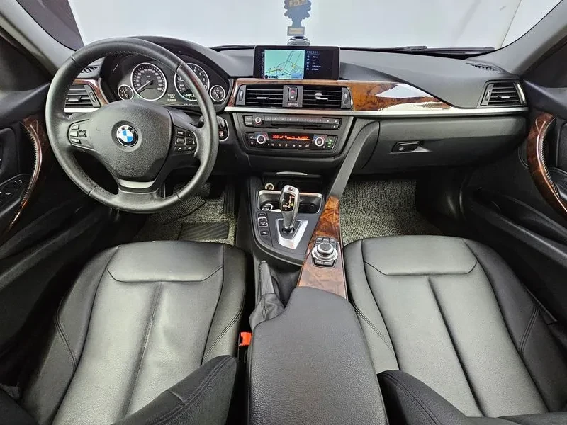 BMW 320 i, снимка 7 - Автомобили и джипове - 55142540