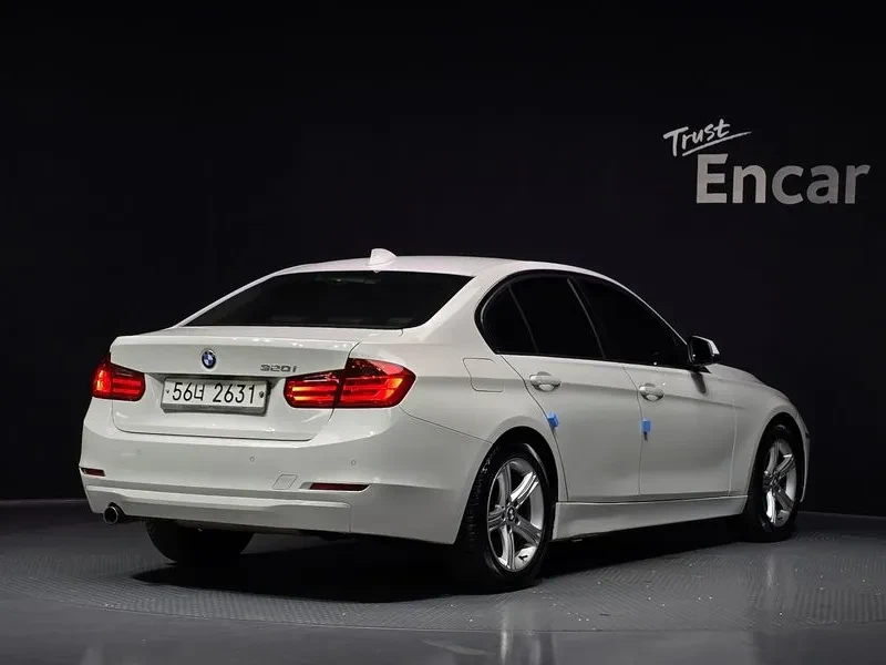 BMW 320 i, снимка 2 - Автомобили и джипове - 55142540
