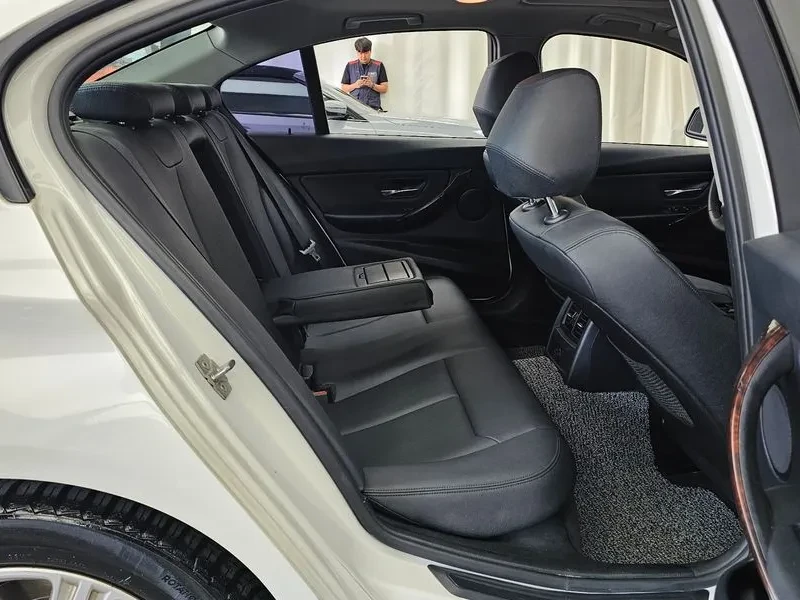 BMW 320 i, снимка 12 - Автомобили и джипове - 55142540