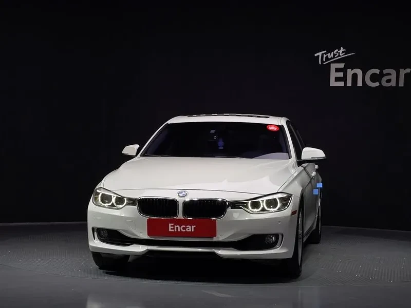 BMW 320 i, снимка 3 - Автомобили и джипове - 55142540