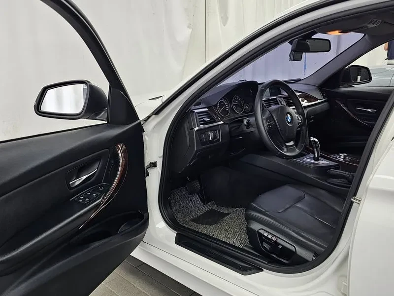 BMW 320 i, снимка 10 - Автомобили и джипове - 55142540