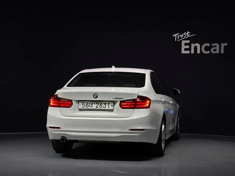 BMW 320 i, снимка 4 - Автомобили и джипове - 55142540
