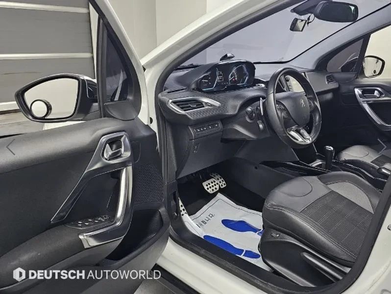 Peugeot 2008 1.6 BlueHDI - САМО 30% АВАНС, снимка 11 - Автомобили и джипове - 56016821