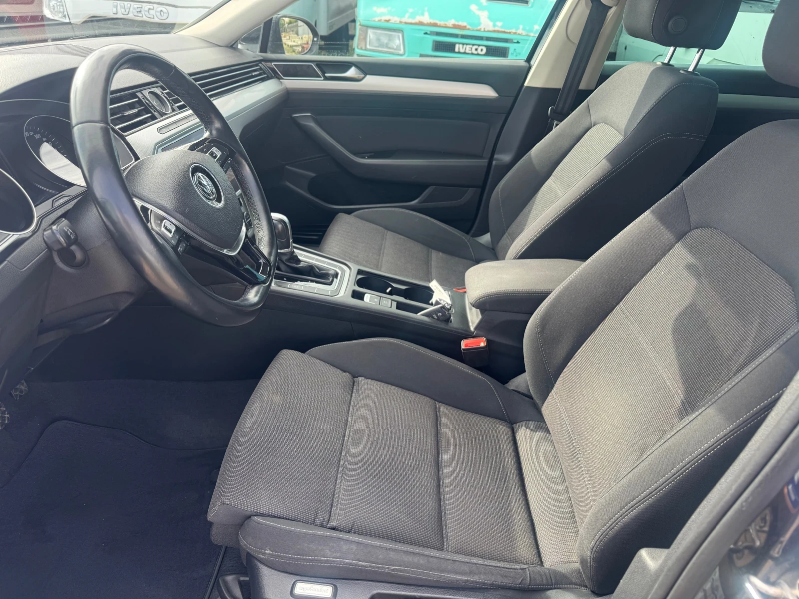 VW Passat 2.0TDI Avtomatik - изображение 9