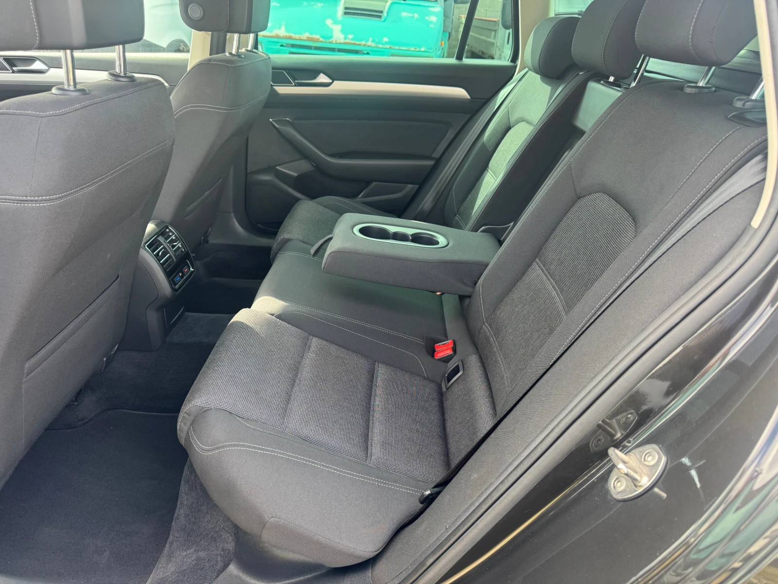 VW Passat 2.0TDI Avtomatik - изображение 10