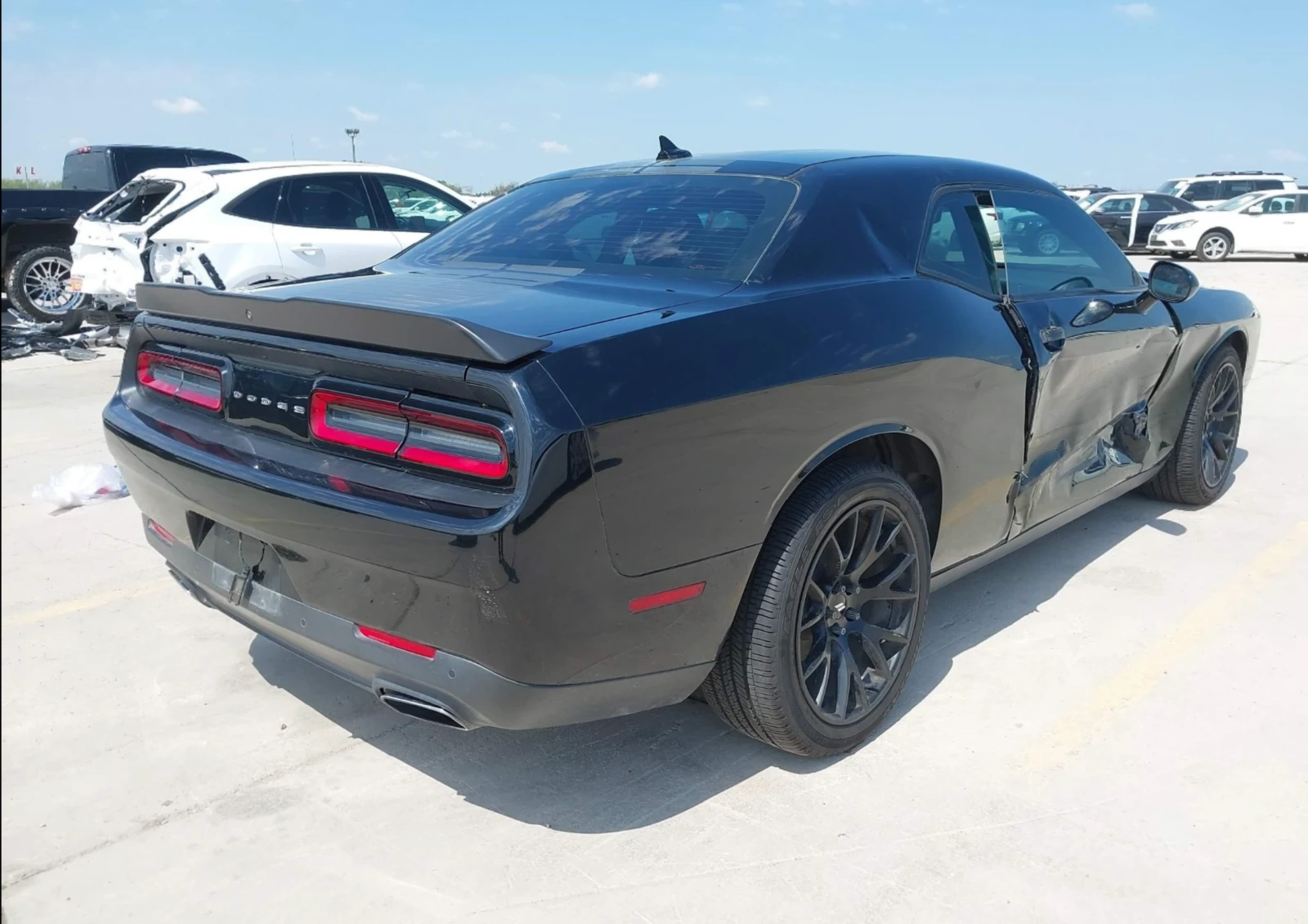 Dodge Challenger SXT PLUS, клип двигател - изображение 3