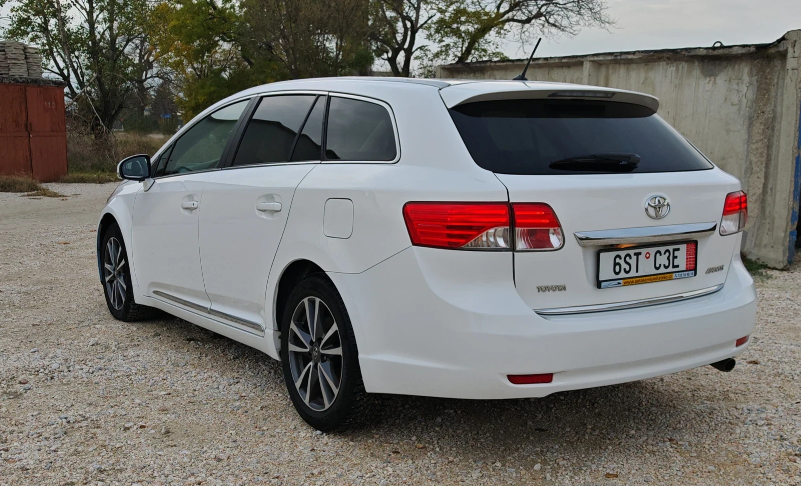 Toyota Avensis 2.0D4D Facelift Bi-Xenon* Navi* Camera* Bluetooth* - изображение 4