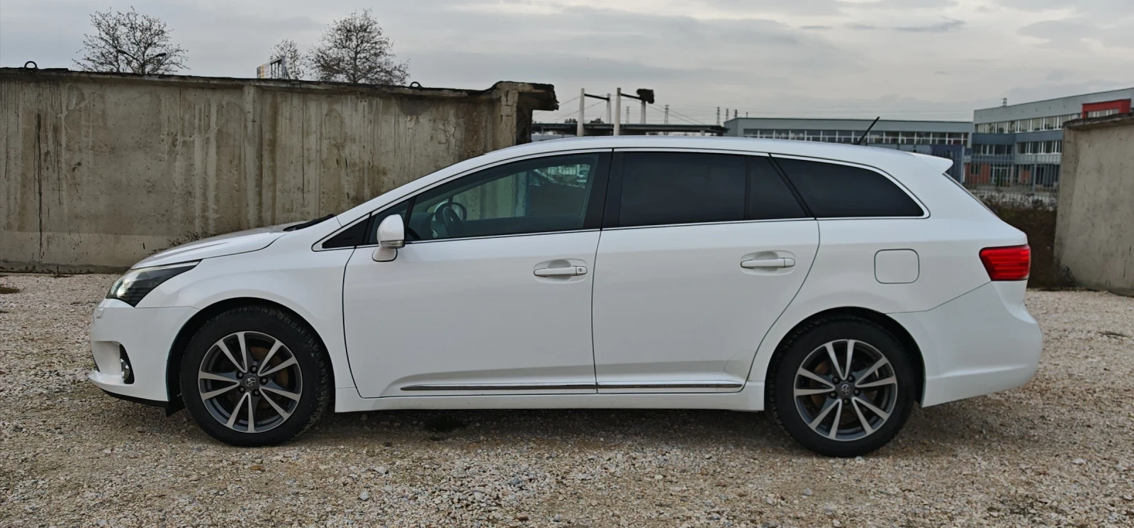 Toyota Avensis 2.0D4D Facelift Bi-Xenon* Navi* Camera* Bluetooth* - изображение 6