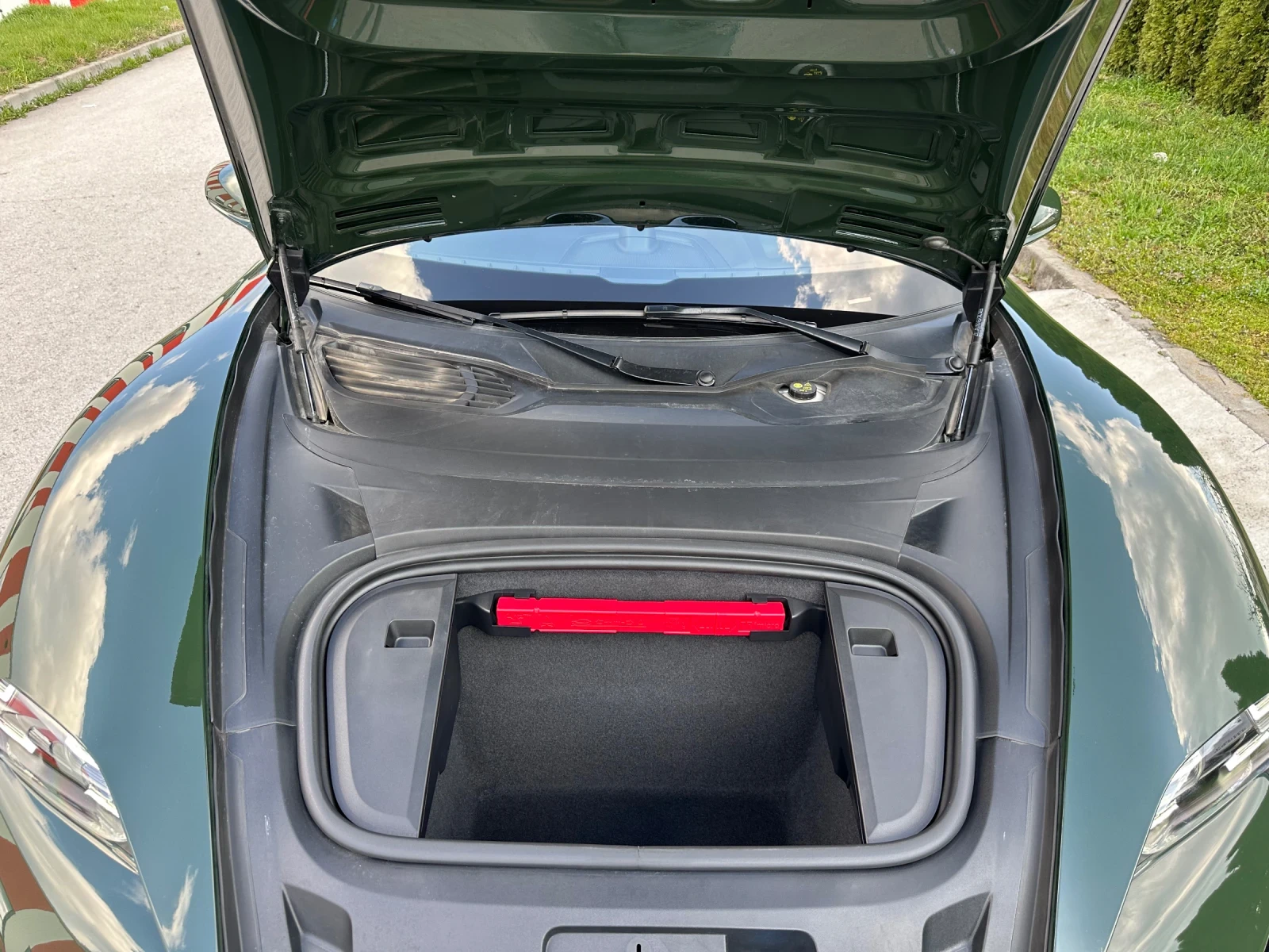 Porsche Taycan GTS Sport Turismo Nurburgring Green, снимка 10 - Автомобили и джипове - 54102293