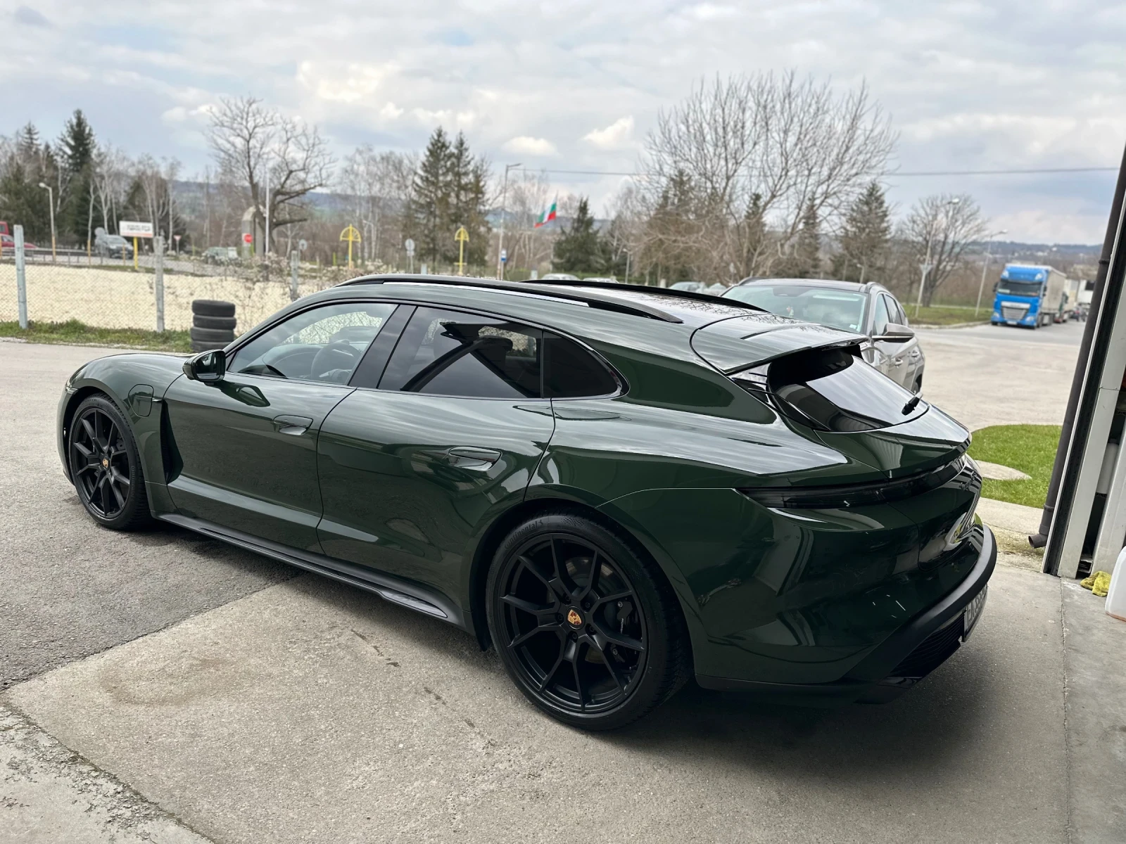 Porsche Taycan GTS Sport Turismo Nurburgring Green, снимка 2 - Автомобили и джипове - 54102293