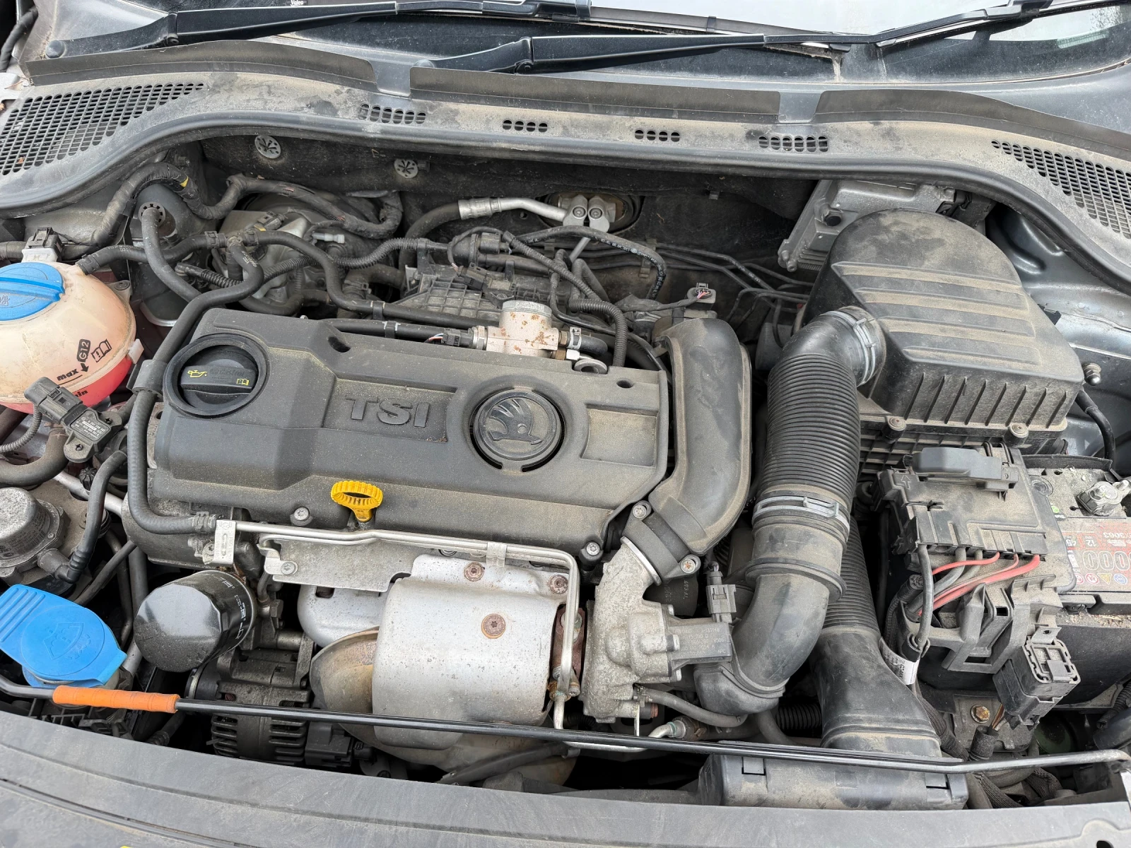 Skoda Rapid 1.4tfsi dsg, снимка 5 - Автомобили и джипове - 54417359