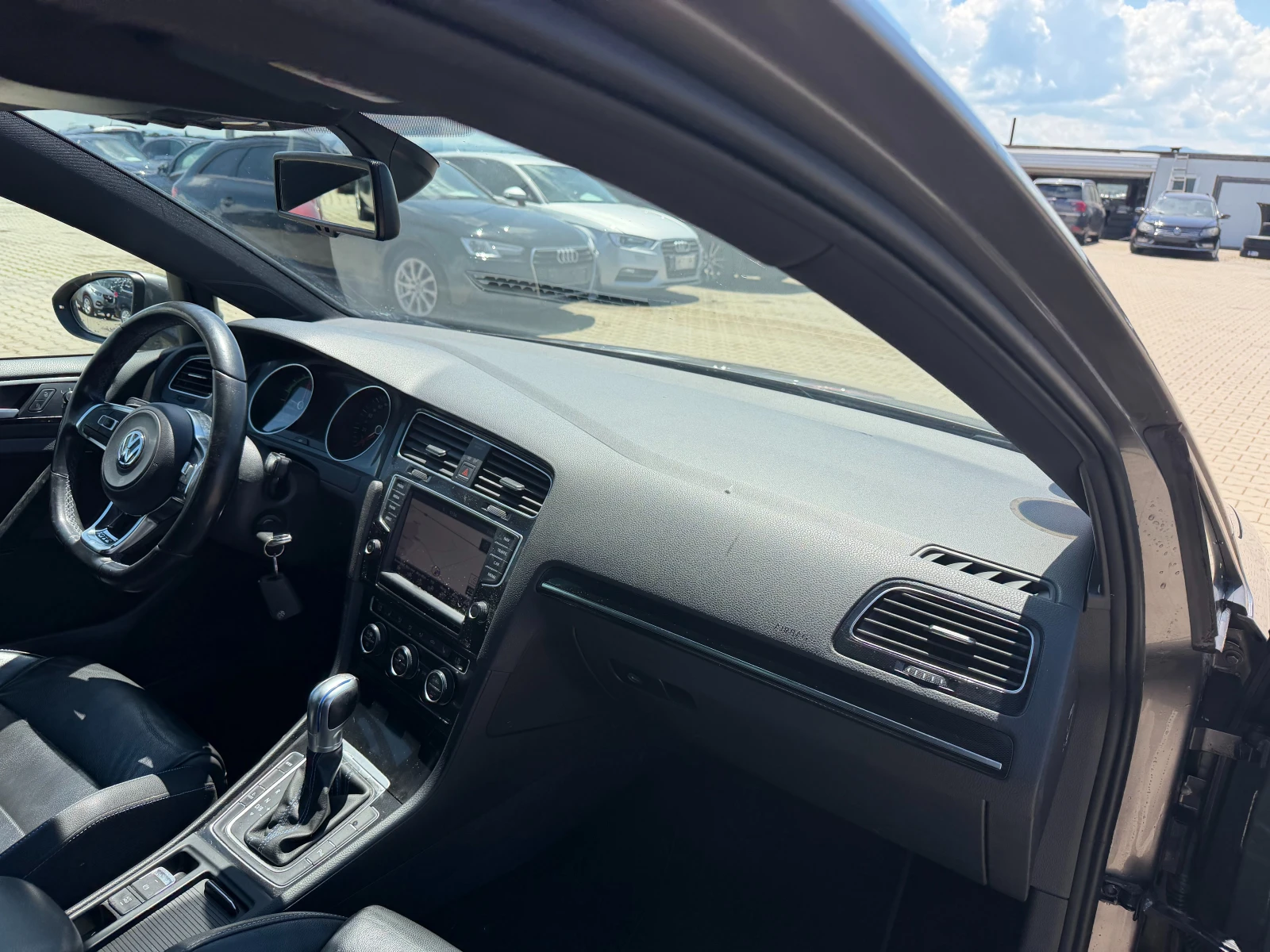 VW Golf 1.4TGE PLUG IN HYBRID AVTOMAT/NAVI/KOJA EURO 6, снимка 12 - Автомобили и джипове - 54835963