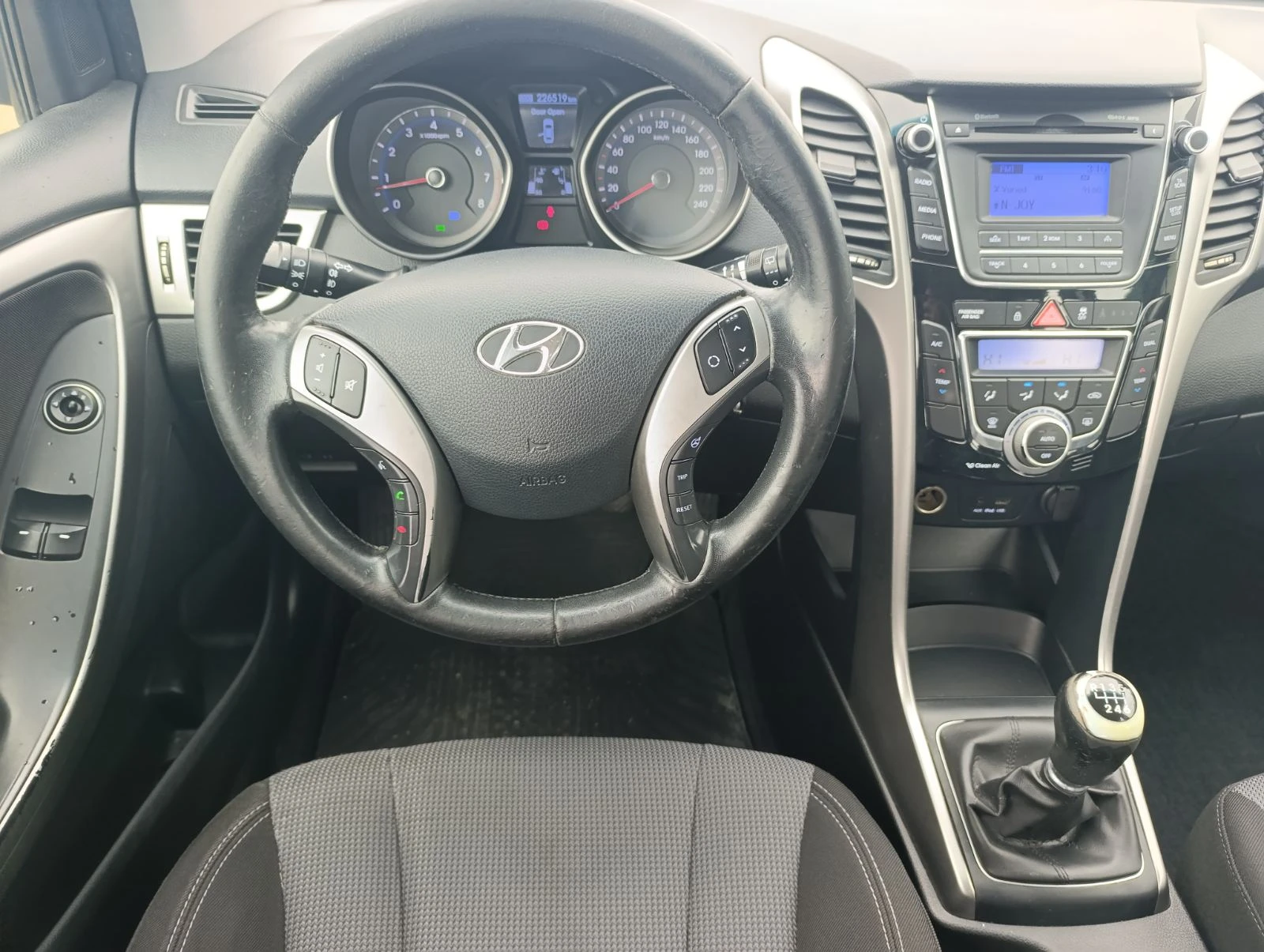 Hyundai I30 1.4i, снимка 13 - Автомобили и джипове - 54868760