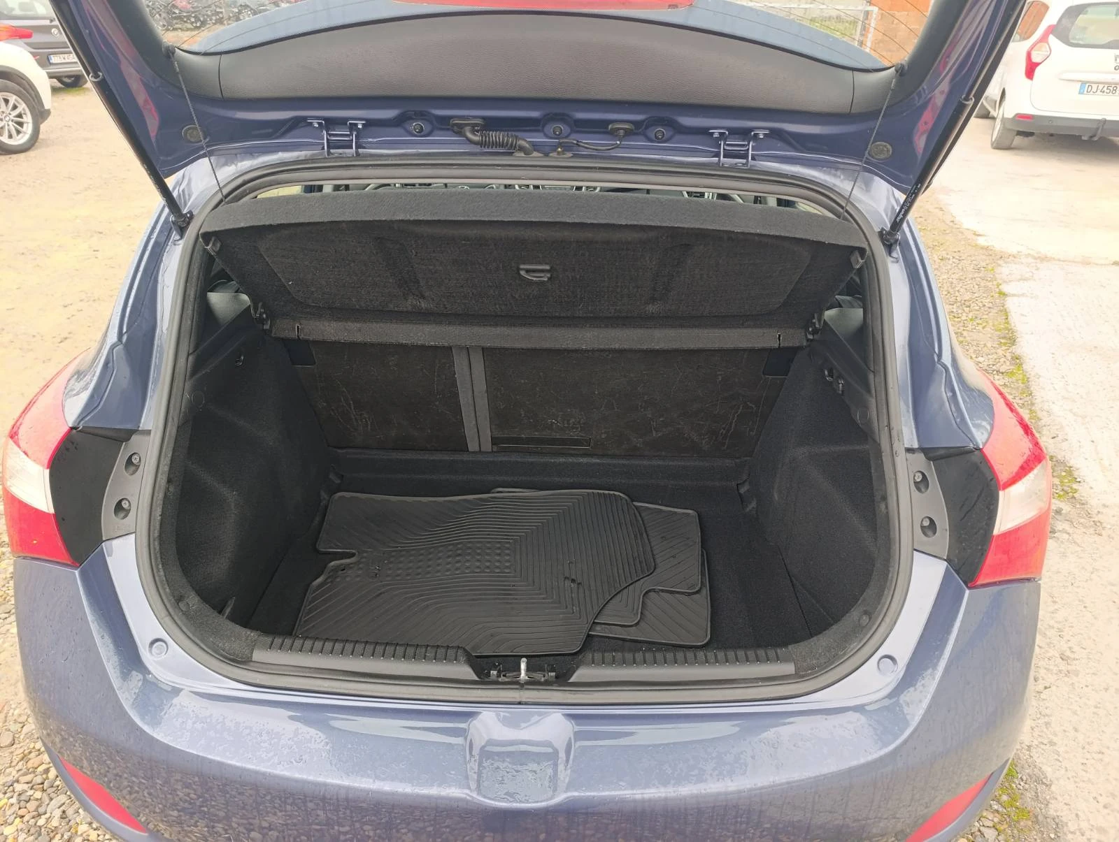 Hyundai I30 1.4i, снимка 7 - Автомобили и джипове - 54868760