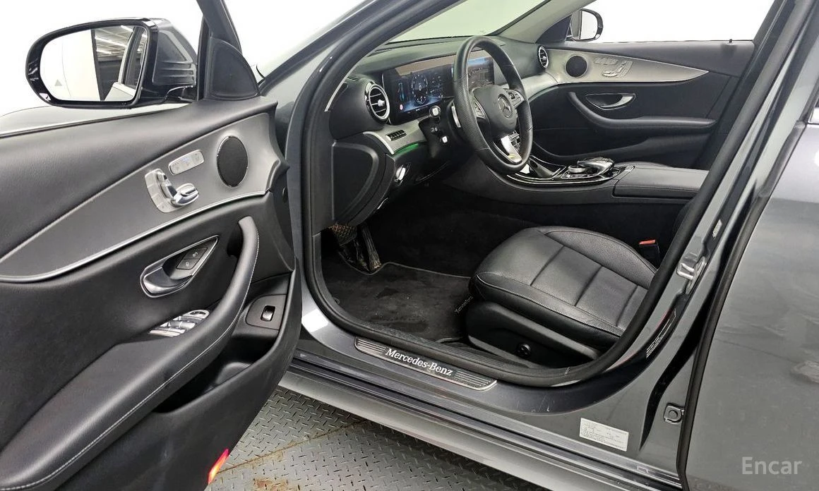 Mercedes-Benz E 300, снимка 10 - Автомобили и джипове - 55172635