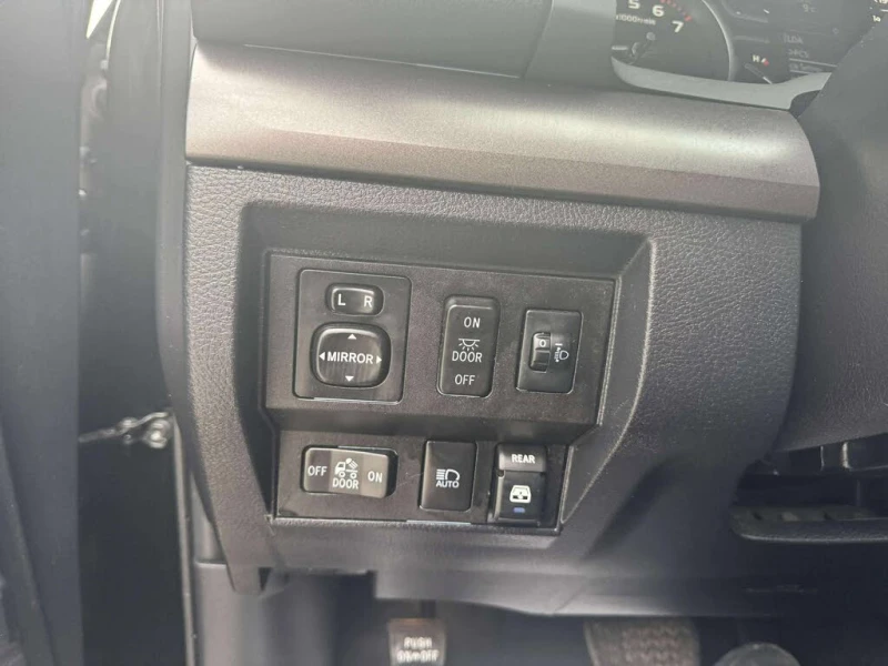 Toyota Tundra 2018* SR5* CREWMAX* 5.7L V8, снимка 17 - Автомобили и джипове - 52576415