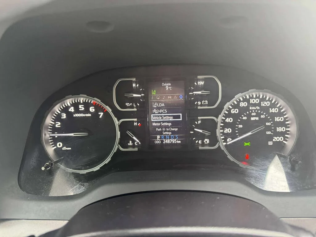 Toyota Tundra 2018* SR5* CREWMAX* 5.7L V8 - изображение 10