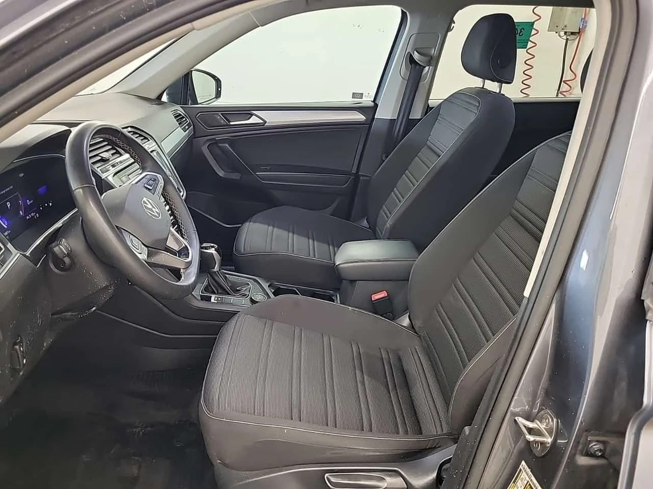 VW Tiguan * TRENDLINE * CARFAX * БЕЗ ПЪРВОНАЧАЛНА ВНОСКА - изображение 9