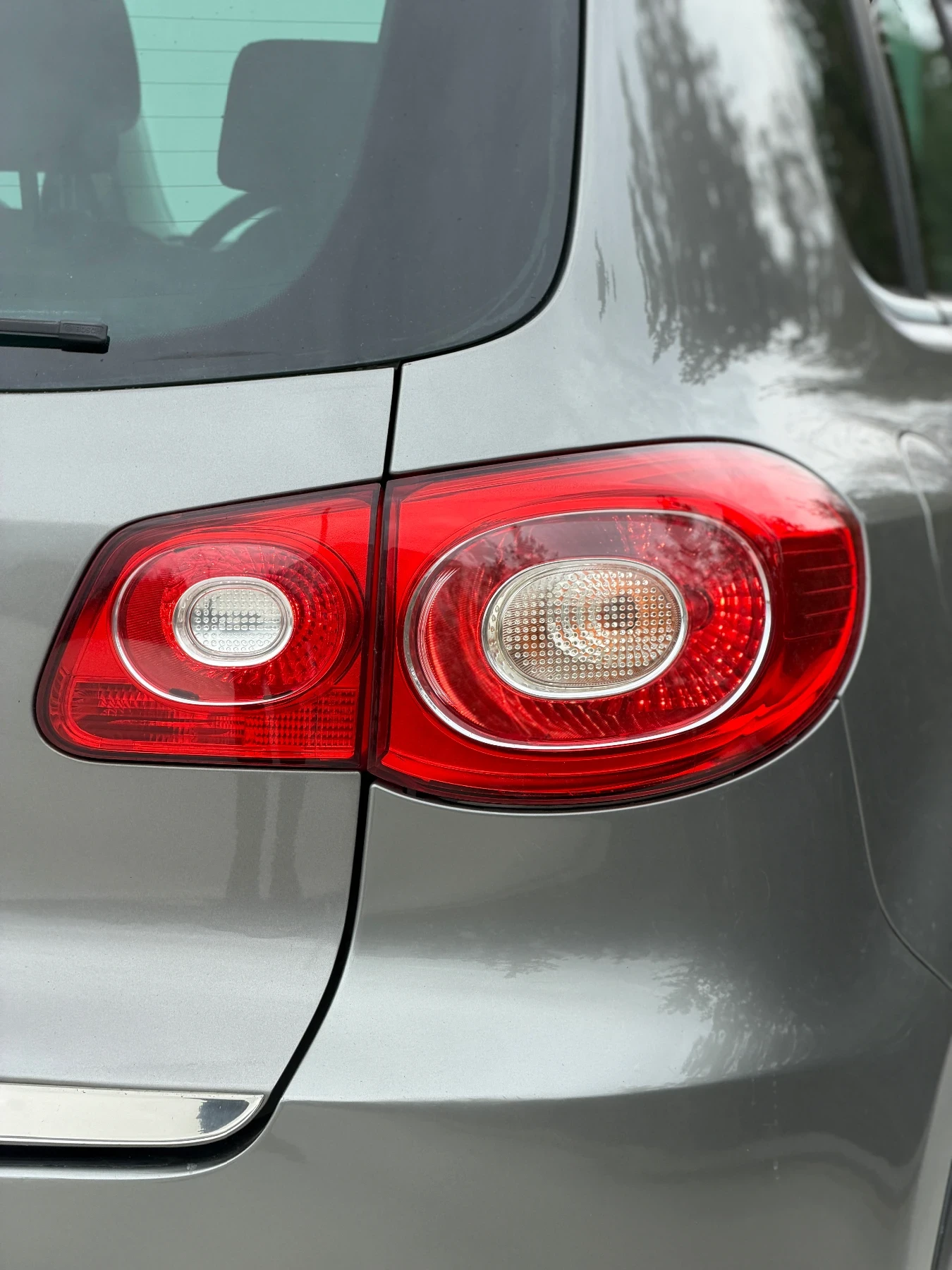 VW Tiguan 2.0TDI 4motion* AUTOMATIC* NAVI* PANO* KOJA* XENON, снимка 14 - Автомобили и джипове - 53923100