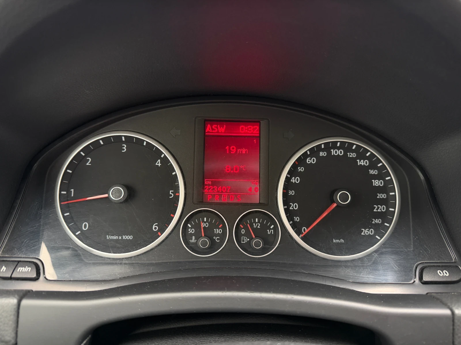 VW Tiguan 2.0TDI 4motion* AUTOMATIC* NAVI* PANO* KOJA* XENON, снимка 15 - Автомобили и джипове - 53923100