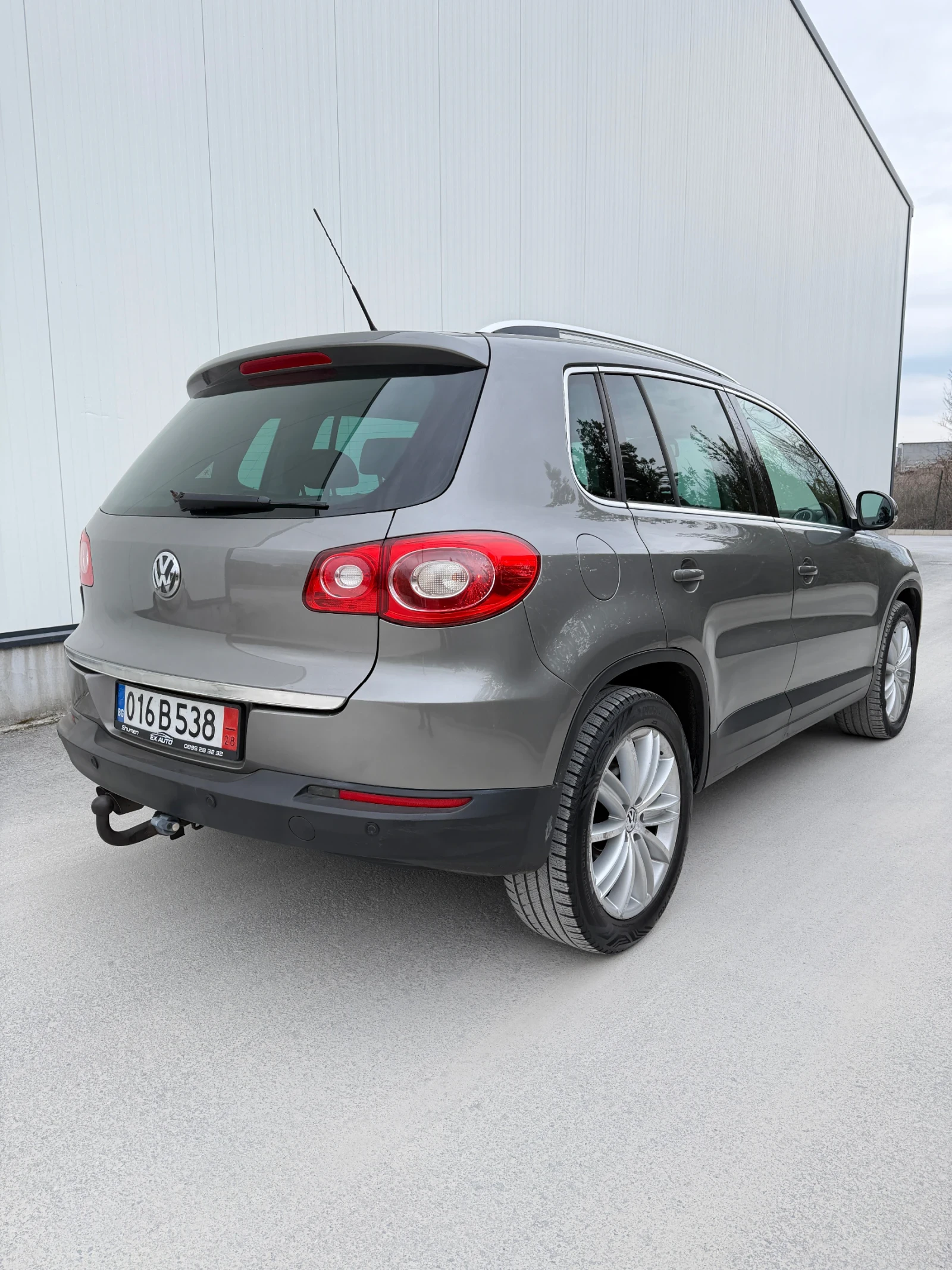 VW Tiguan 2.0TDI 4motion* AUTOMATIC* NAVI* PANO* KOJA* XENON, снимка 4 - Автомобили и джипове - 53923100