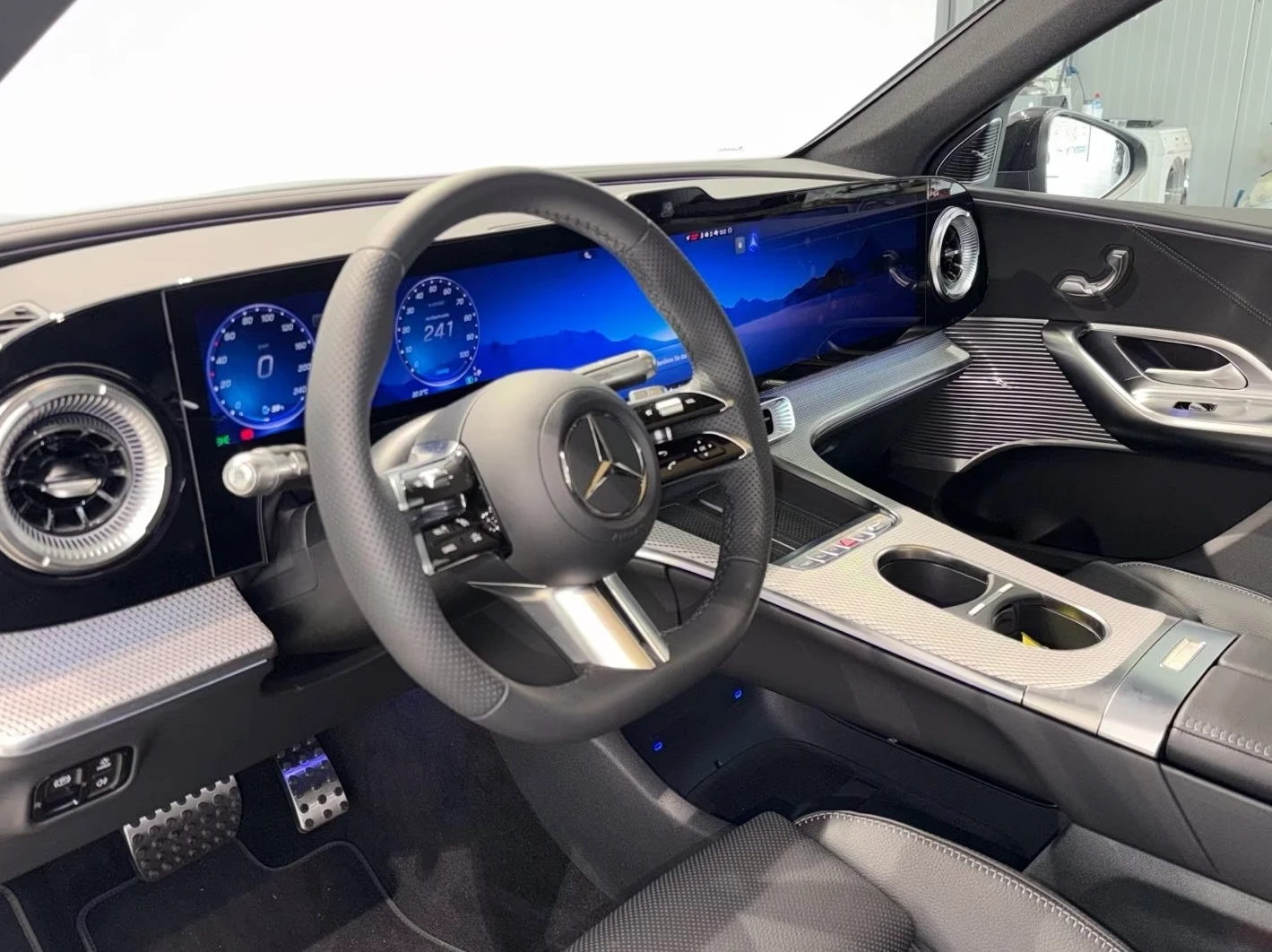 Mercedes-Benz GLC 400 4M* AMG* BURMESTER* PANO* H-SCREEN* ВЕНТИЛАЦИЯ* , снимка 17 - Автомобили и джипове - 54966966