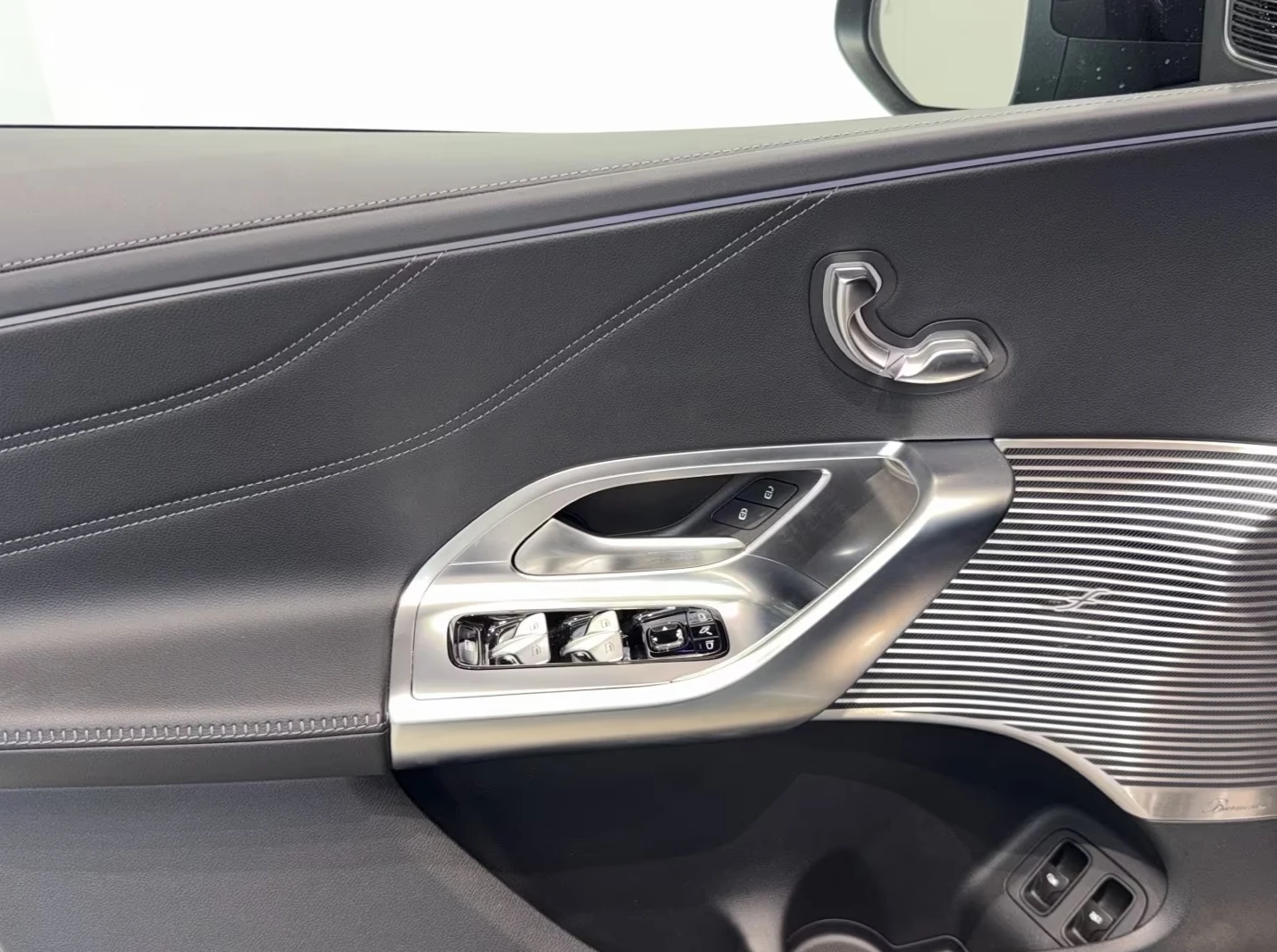 Mercedes-Benz GLC 400 4M* AMG* BURMESTER* PANO* H-SCREEN* ВЕНТИЛАЦИЯ* , снимка 6 - Автомобили и джипове - 54966966