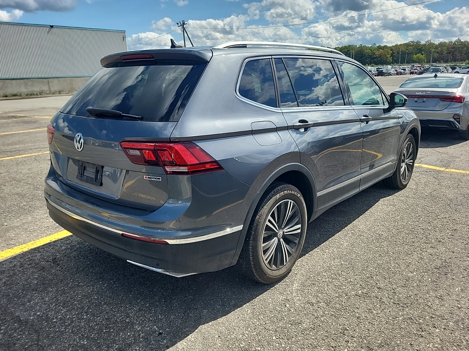 VW Tiguan HIGHLINE, АВТОКРЕДИТ, снимка 3 - Автомобили и джипове - 56029736