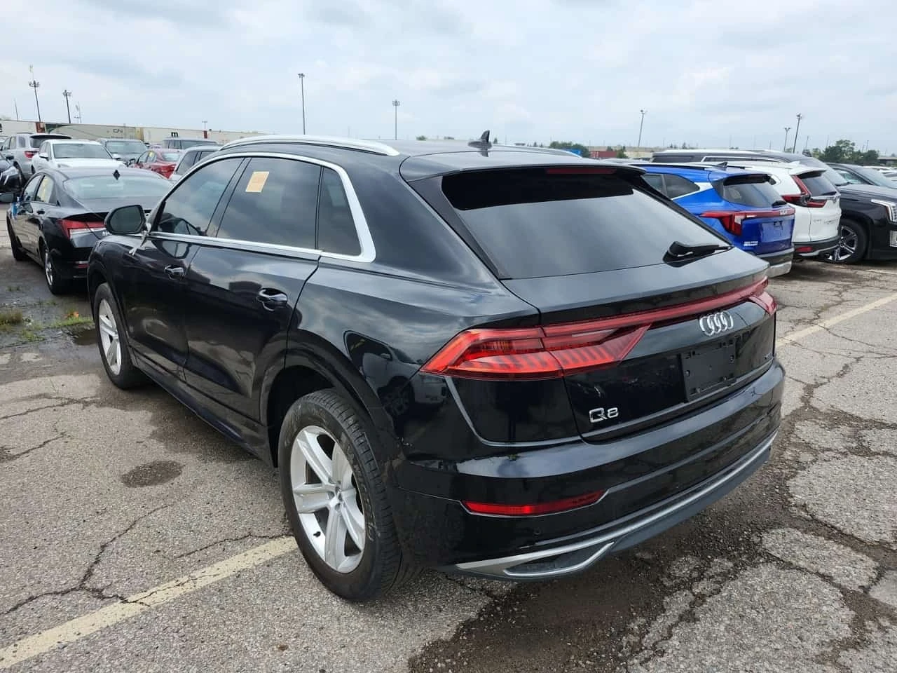Audi Q8 * PROGRESSIV * CARFAX * БЕЗ ПЪРВОНАЧАЛНА ВНОСКА, снимка 4 - Автомобили и джипове - 56277516
