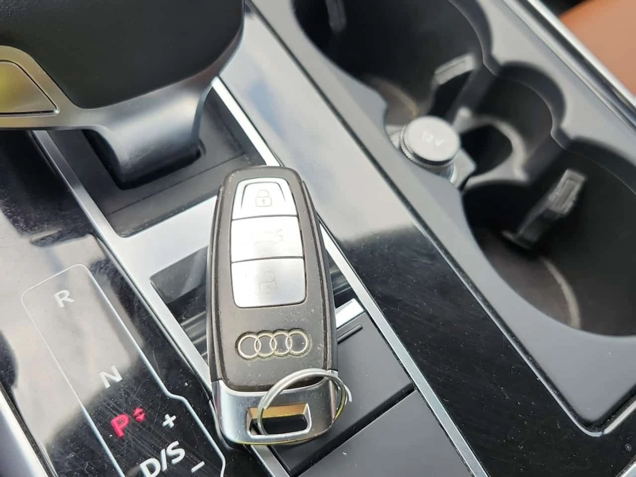 Audi Q8 * PROGRESSIV * CARFAX * БЕЗ ПЪРВОНАЧАЛНА ВНОСКА, снимка 8 - Автомобили и джипове - 56277516