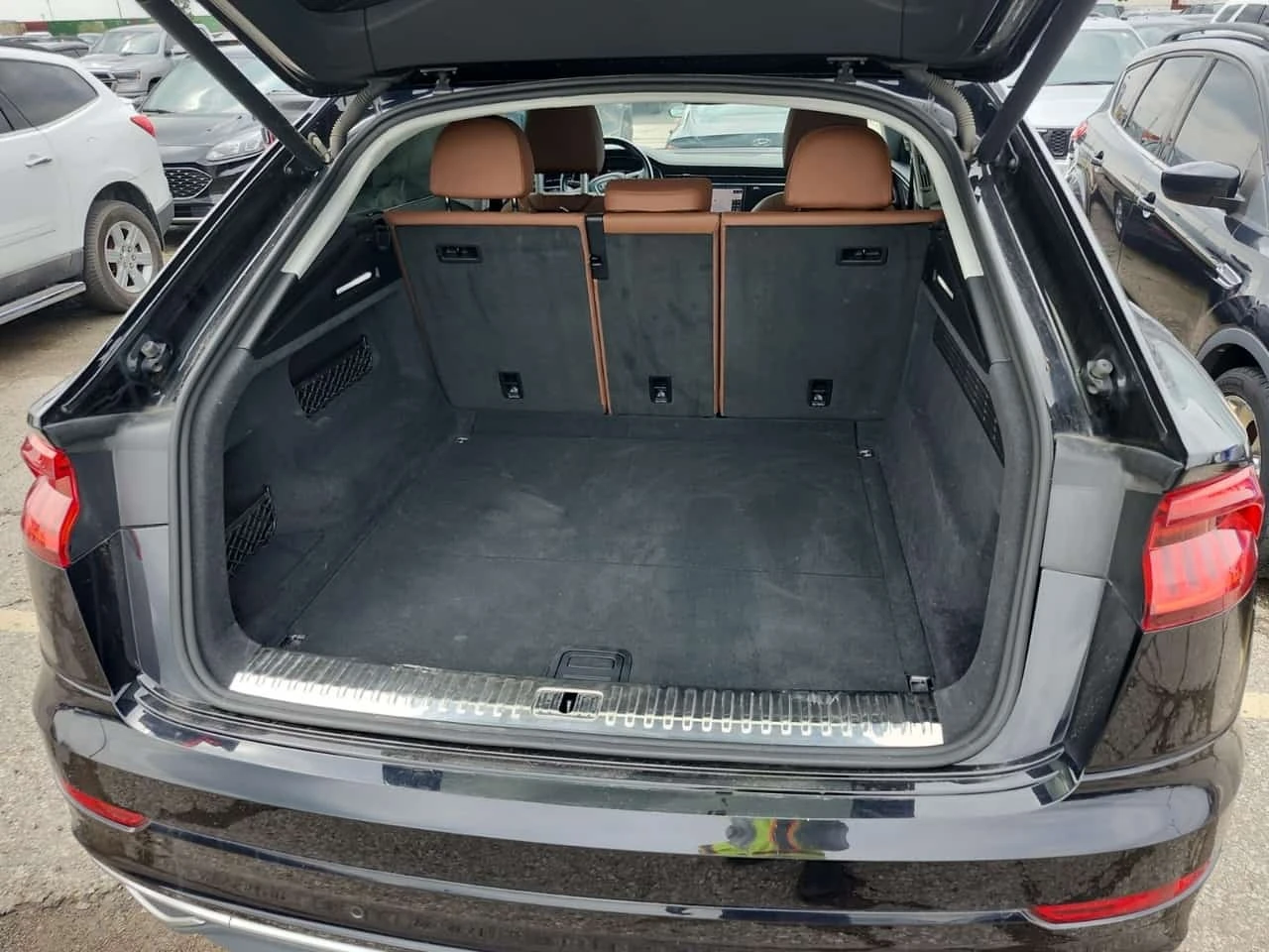 Audi Q8 * PROGRESSIV * CARFAX * БЕЗ ПЪРВОНАЧАЛНА ВНОСКА, снимка 14 - Автомобили и джипове - 56277516