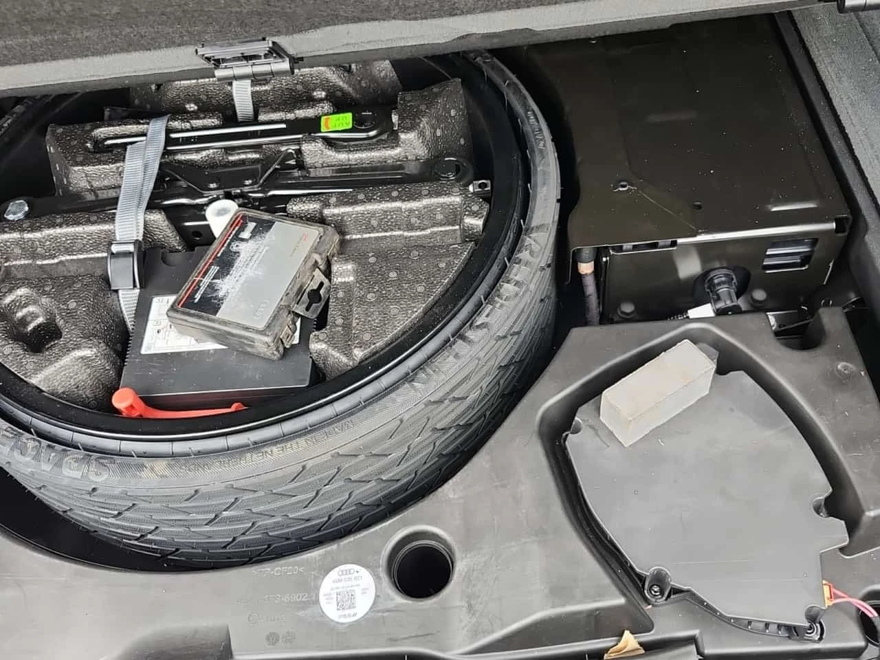 Audi Q8 * PROGRESSIV * CARFAX * БЕЗ ПЪРВОНАЧАЛНА ВНОСКА, снимка 15 - Автомобили и джипове - 56277516