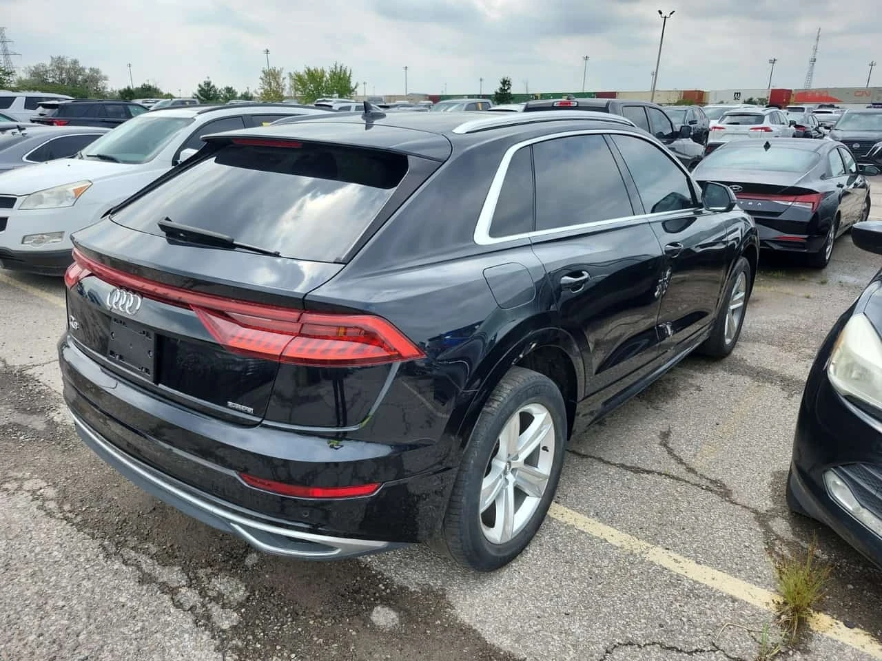 Audi Q8 * PROGRESSIV * CARFAX * БЕЗ ПЪРВОНАЧАЛНА ВНОСКА, снимка 3 - Автомобили и джипове - 56277516