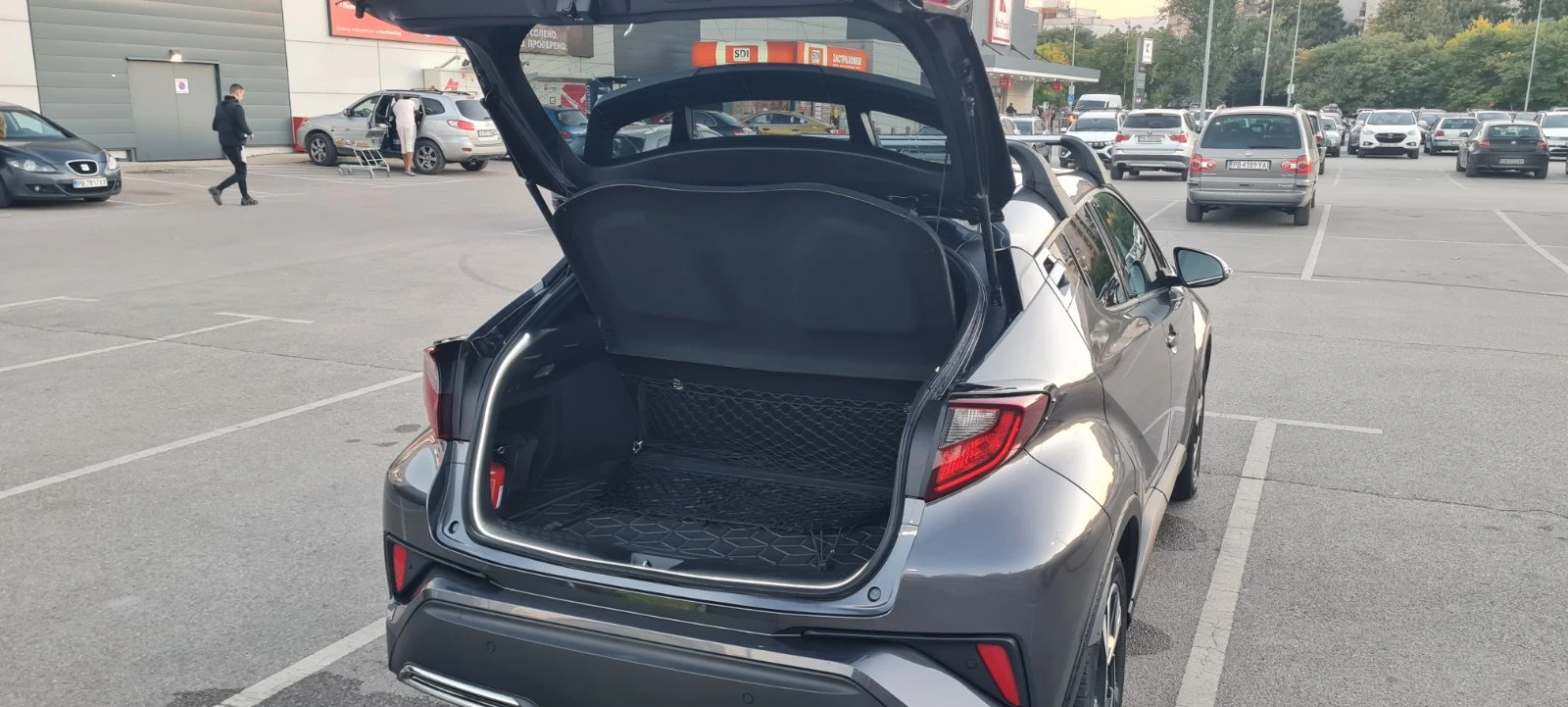 Toyota C-HR, снимка 4 - Автомобили и джипове - 56439297