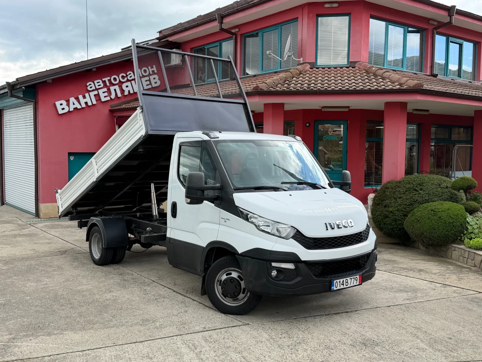 Iveco Daily 3.0HPI* 35C17* Тристранен самосвал* 4.00 метра кош, снимка 13 - Бусове и автобуси - 54653218
