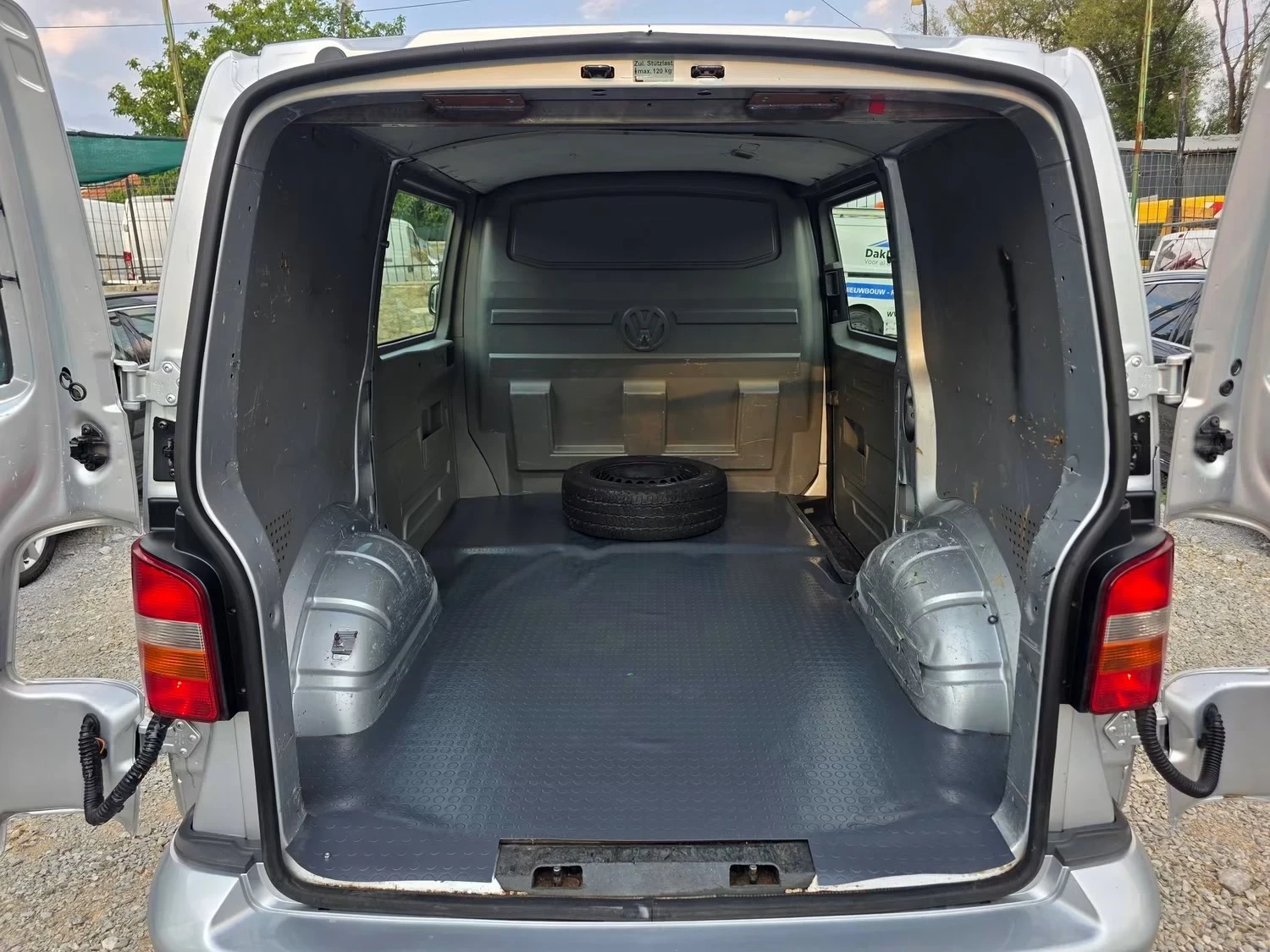 VW Transporter 2.5TDI 131K.C. / КЛИМАТИК / 2006 ГОДИНА, снимка 13 - Бусове и автобуси - 55592462