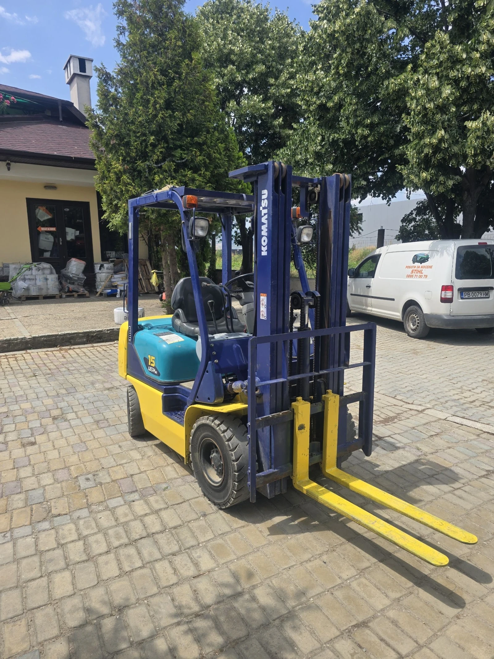 Мотокар Komatsu  Бензинов, вдига на 4.5м, 1.5 тон, снимка 2 - Индустриална техника - 55147810